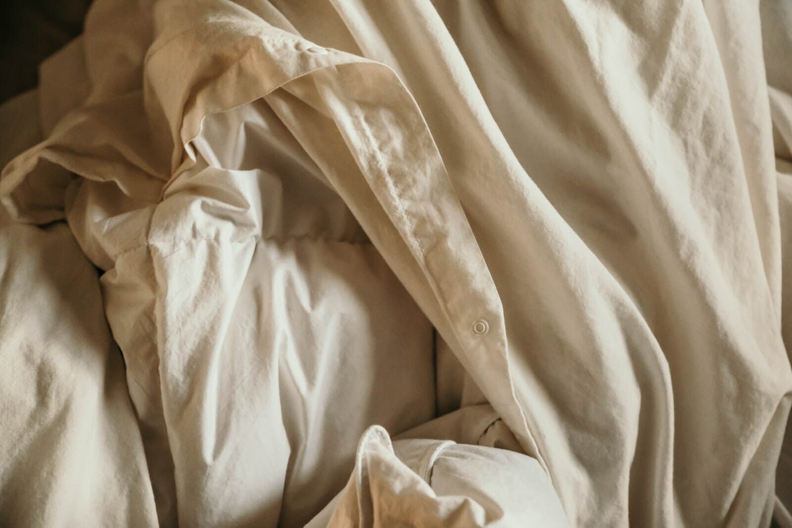 What Goes Inside A Duvet Cover? A Look at the Basics